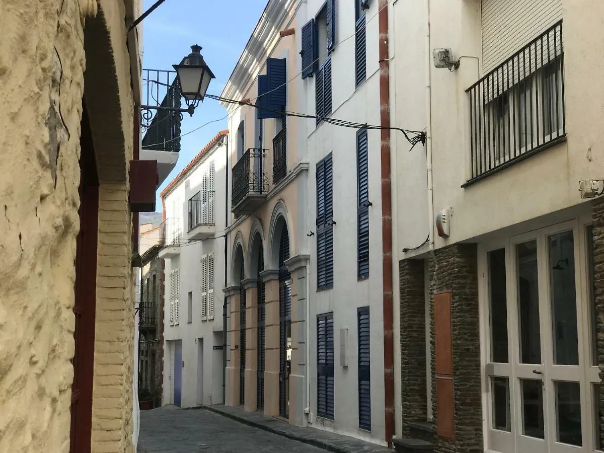 Lets Holidays Rooms Cadaques Hostel