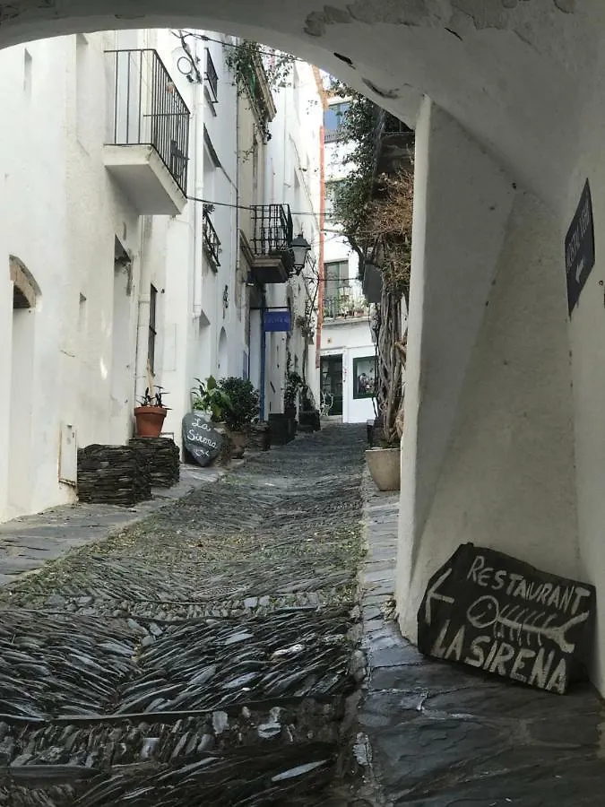 Lets Holidays Rooms Cadaques Hostel