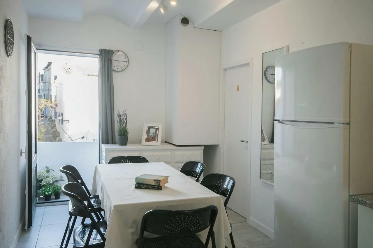 Lets Holidays Rooms Cadaques Hostel