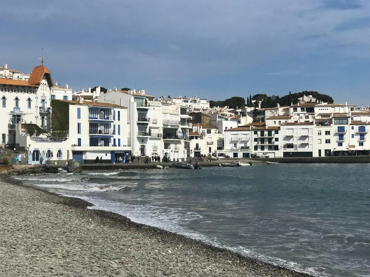 Hostel Lets Holidays Rooms Cadaques